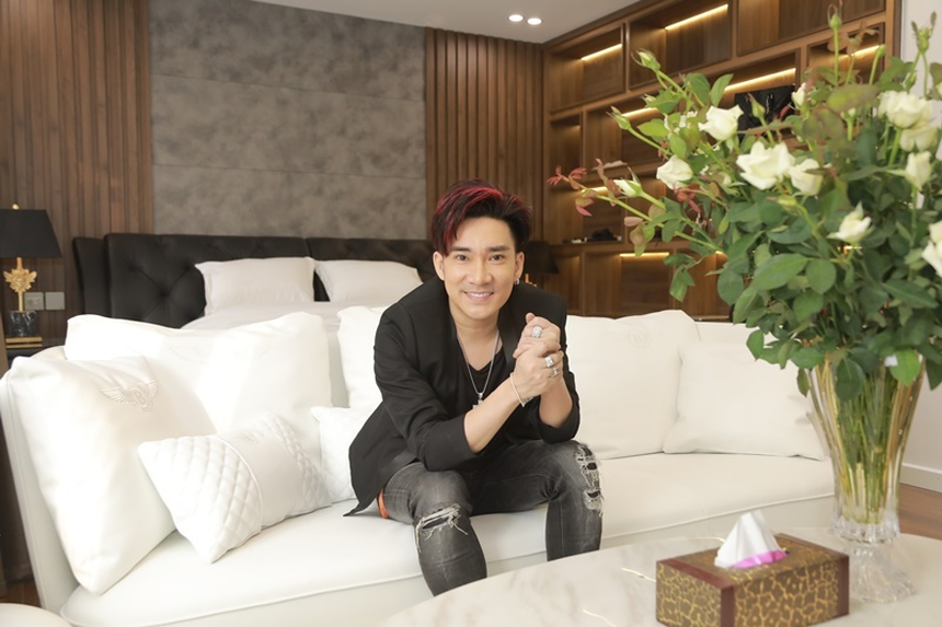 Quang Hà tuổi 42: Thích sưu tập nhà, sở hữu biệt thự 50 tỷ, nhiều sổ đỏ đất đai nhưng vẫn độc thân, sống bình dị - Ảnh 4. Quang Hà tuổi 42: Thích sưu tập nhà, sở hữu biệt thự 50 tỷ, nhiều sổ đỏ đất đai nhưng vẫn độc thân, sống bình dị - Ảnh 4.