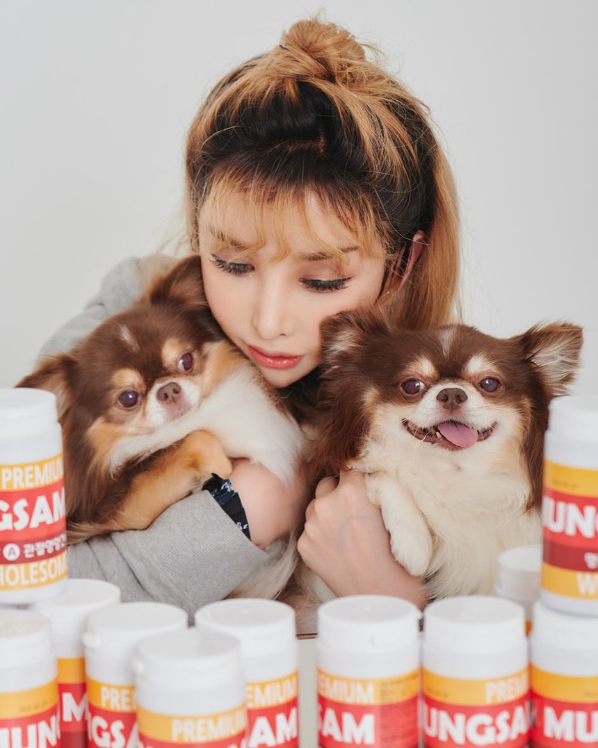 Sau hơn 2 thập kỷ khuấy đảo showbiz, nữ ca sĩ chuyển giới đầu tiên của Hàn Quốc giờ ra sao? - Ảnh 10. Sau hơn 2 thập kỷ khuấy đảo showbiz, nữ ca sĩ chuyển giới đầu tiên của Hàn Quốc giờ ra sao? - Ảnh 10.