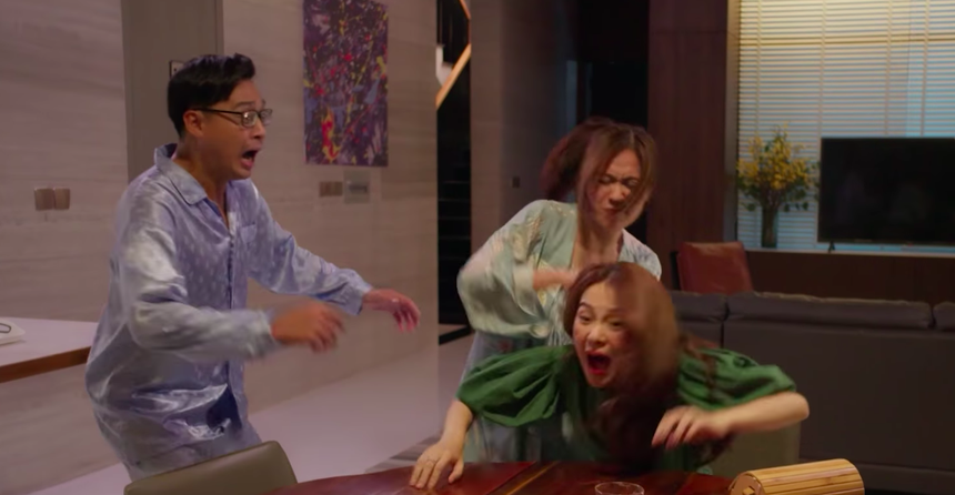 Giật thót với cảnh mẹ ép con gái lấy chồng giàu trong phim Việt, không biết nghe lời thì cắt tóc - Ảnh 3.