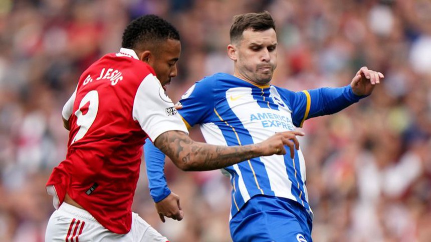Arsenal có số cơ hội ăn bàn áp đảo Brighton trong hiệp 1