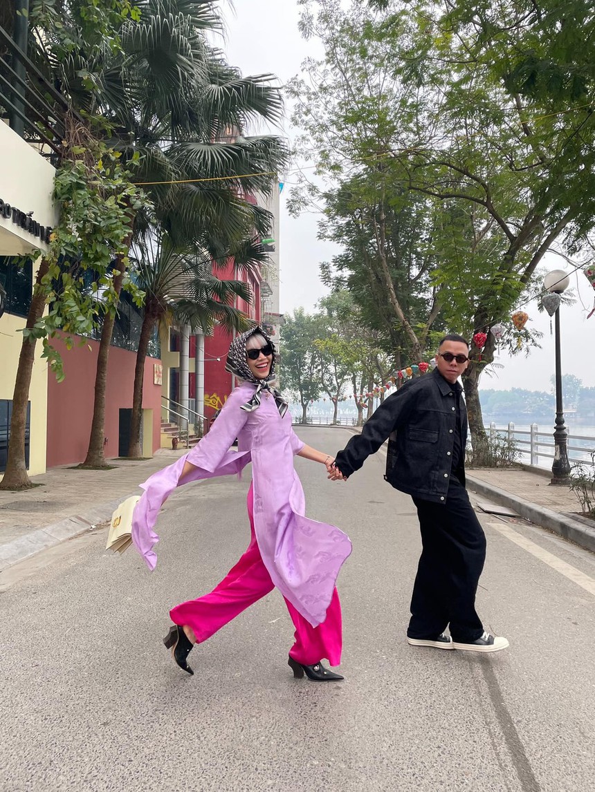 Showbiz Việt có 1 đôi vợ chồng không đeo nhẫn cưới nhưng chưa bao giờ vướng nghi vấn trục trặc, hoá ra vì nguyên nhân này  - Ảnh 7.