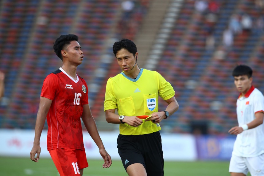 U22 Việt Nam "tự bắn vào chân mình" ở thời khắc quyết định, lỗi do ai? - Ảnh 1. U22 Việt Nam "tự bắn vào chân mình" ở thời khắc quyết định, lỗi do ai? - Ảnh 1.