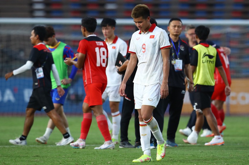 U22 Việt Nam "tự bắn vào chân mình" ở thời khắc quyết định, lỗi do ai? - Ảnh 3. U22 Việt Nam "tự bắn vào chân mình" ở thời khắc quyết định, lỗi do ai? - Ảnh 3.