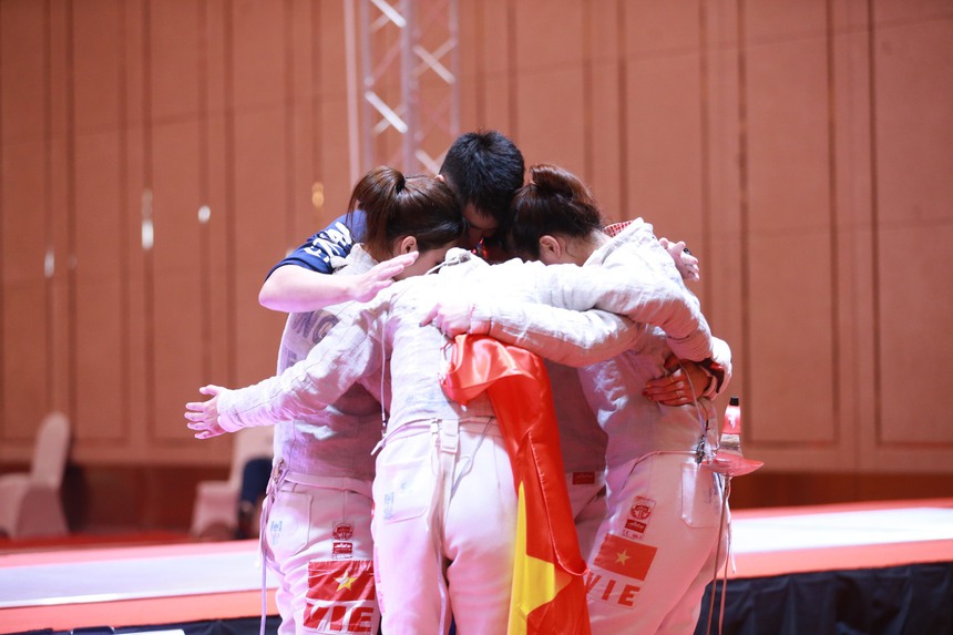 Cập nhật BXH Huy chương SEA Games 32: 'Mỏ vàng' hoạt động hết công suất, đoàn Việt Nam làm nên lịch sử với cột mốc 100 - Ảnh 2. Cập nhật BXH Huy chương SEA Games 32: 'Mỏ vàng' hoạt động hết công suất, đoàn Việt Nam làm nên lịch sử với cột mốc 100 - Ảnh 2.