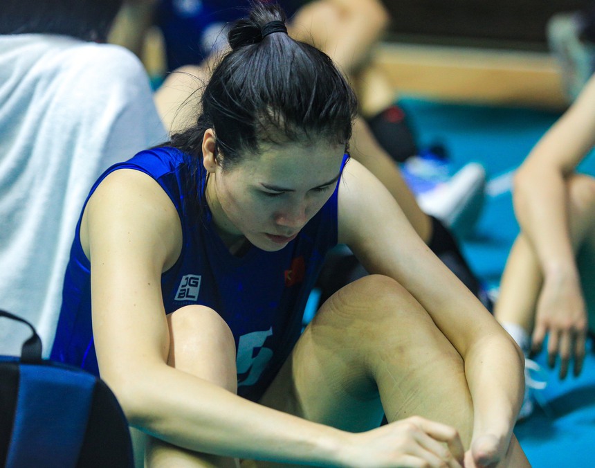 Cầu thủ bóng chuyền Việt Nam bật khóc, lặng người tiếc nuối sau trận chung kết khó tin với Thái Lan - Ảnh 5.