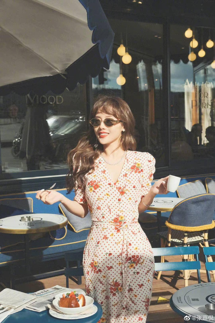 Style lão hoá ngược của 'Thuận Tần' Trương Gia ghê  - Ảnh 3.