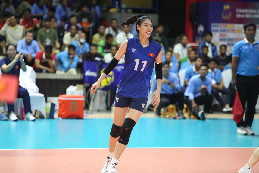 Hot girl bóng chuyền Kiều Trinh quá xinh đẹp, ĐT Thái Lan và CĐV tranh nhau xin chụp ảnh cùng - Ảnh 3.