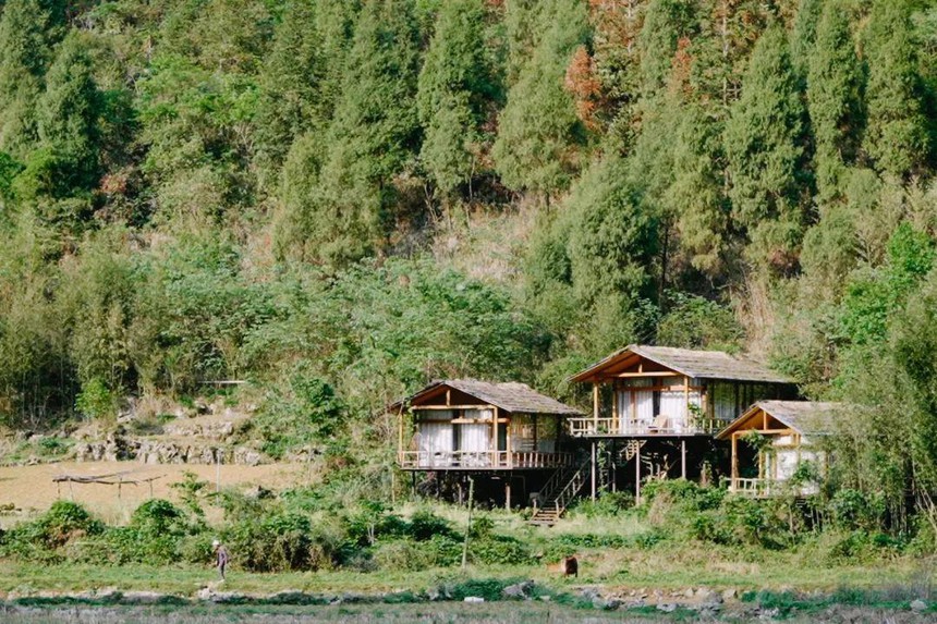 Người đàn ông thuê cả vùng đất hoang sơ làm “thiên đường riêng”, thu hút nhiều bạn trẻ từ bỏ thành phố chuyển đến: Một cuộc sống không tiêu tiền, rất hạnh phúc! - Ảnh 1. Người đàn ông thuê cả vùng đất hoang sơ làm “thiên đường riêng”, thu hút nhiều bạn trẻ từ bỏ thành phố chuyển đến: Một cuộc sống không tiêu tiền, rất hạnh phúc! - Ảnh 1.