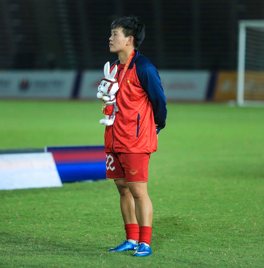 Khoảnh khắc ăn mừng bình dị của những người hùng tuyển nữ Việt Nam khi tạo nên kỳ tích - Ảnh 8. Khoảnh khắc ăn mừng bình dị của những người hùng tuyển nữ Việt Nam khi tạo nên kỳ tích - Ảnh 8.