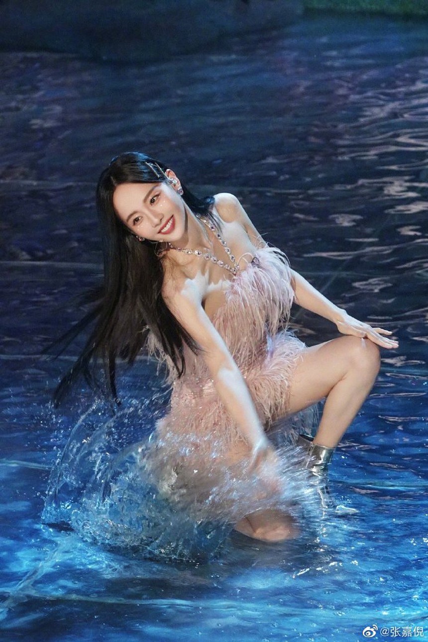 Chi Pu nhận quà từ người đẹp 'Diên hi công lược', cảm động với một chi tiết liên quan đến Việt Nam - Ảnh 4.