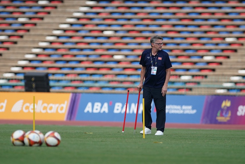 Cabin BLV: Hãy bình tĩnh với HLV Troussier! - Ảnh 1.