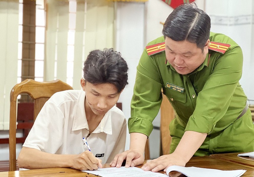 Bắt giữ hai đối tượng liên quan đến vụ án mạng tại An Giang - Ảnh 1.