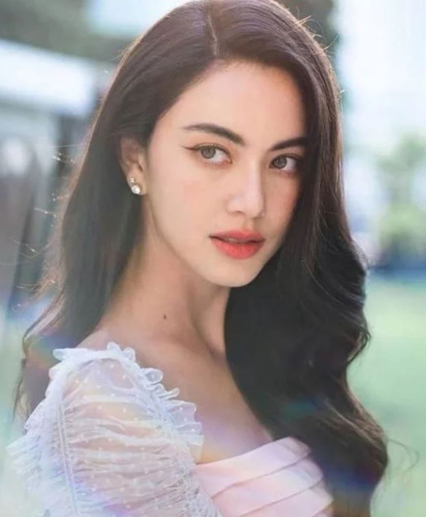 Sao nữ hạng A khiến netizen “rần rần” khi khoe eo thon giữa trời Tây, nhìn lướt qua mà cứ ngỡ Lisa (BLACKPINK) - Ảnh 8.