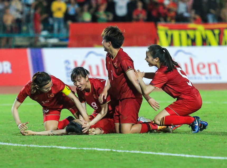 Vô địch SEA Games cực kỳ thuyết phục, tuyển nữ Việt Nam tạo ra thành tích chưa từng có - Ảnh 2. Vô địch SEA Games cực kỳ thuyết phục, tuyển nữ Việt Nam tạo ra thành tích chưa từng có - Ảnh 2.