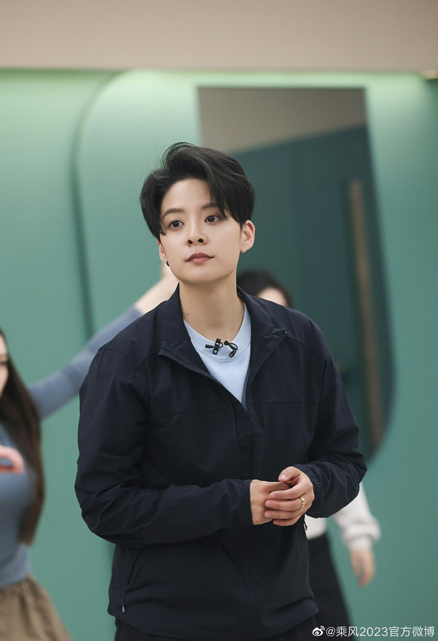 Amber và Gil Lê: Hút fan nhờ đẹp phi giới tính, sự nghiệp trồi sụt và đều được "đẩy thuyền" cùng Chi Pu! - Ảnh 3.