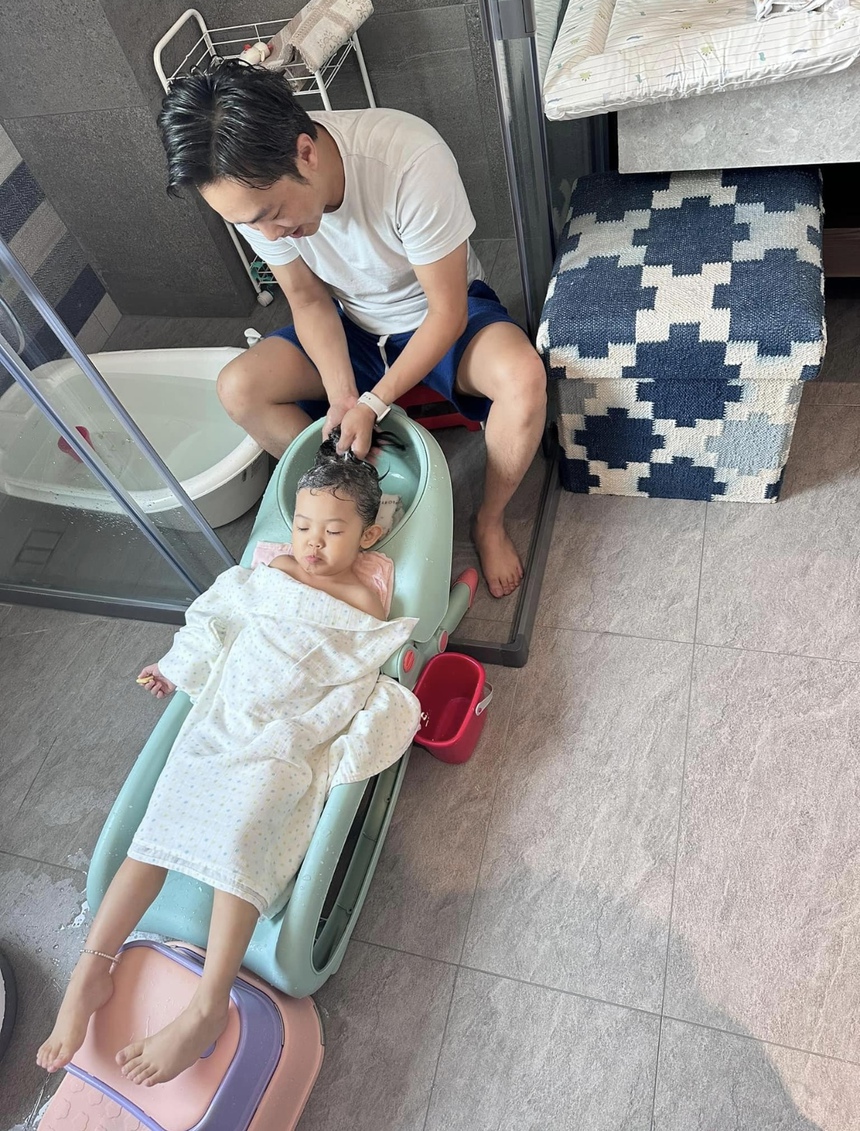 Doanh nhân Cường Đô La "xả vai", để lộ chi tiết cưng ái nữ như trứng - Ảnh 2.