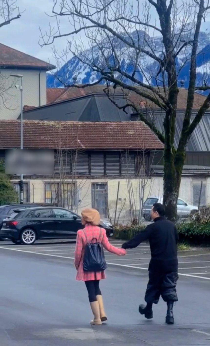 Chán giấu kín bưng, Binz công khai rổ ảnh tình bể bình bên Châu Bùi khi đi du lịch nước ngoài  - Ảnh 2.