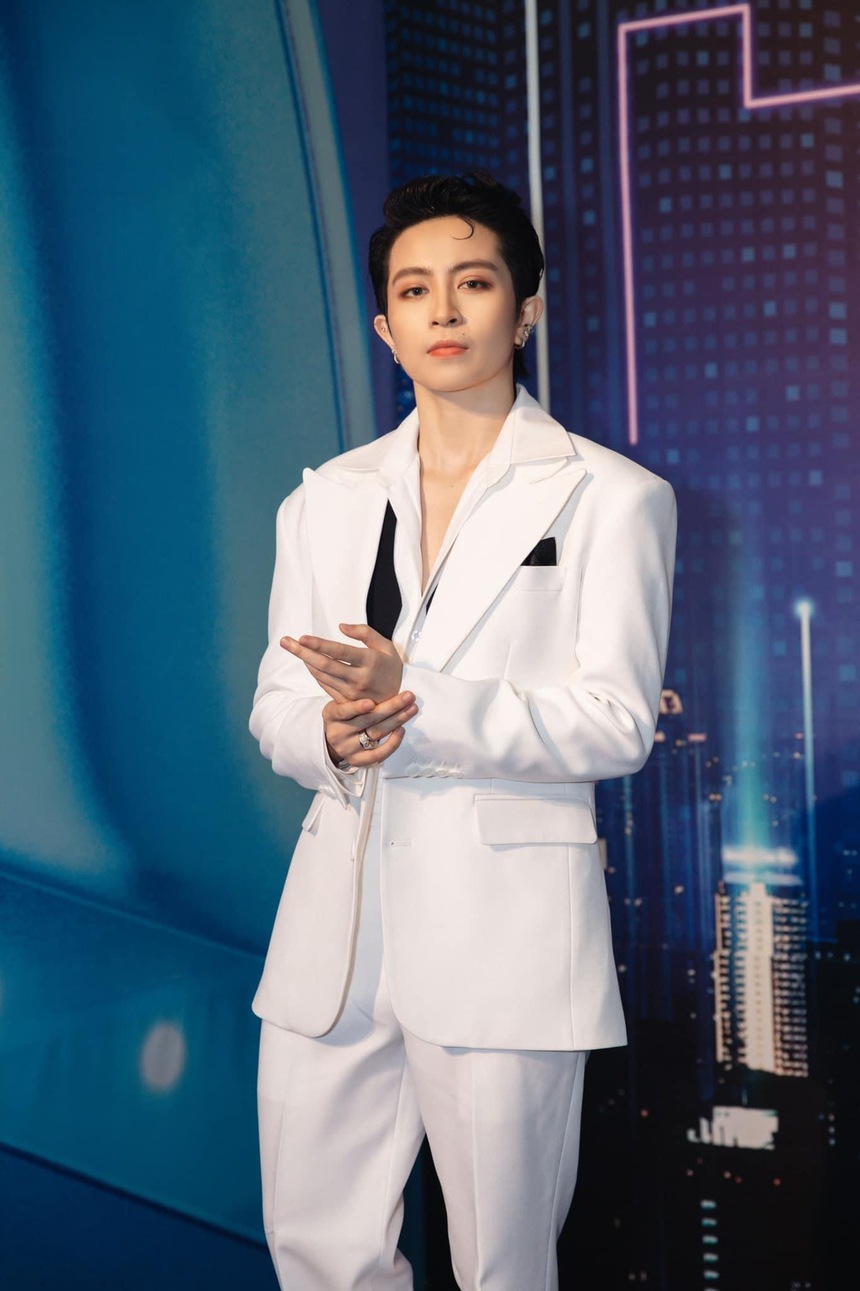 Amber và Gil Lê: Hút fan nhờ đẹp phi giới tính, sự nghiệp trồi sụt và đều được "đẩy thuyền" cùng Chi Pu! - Ảnh 6.