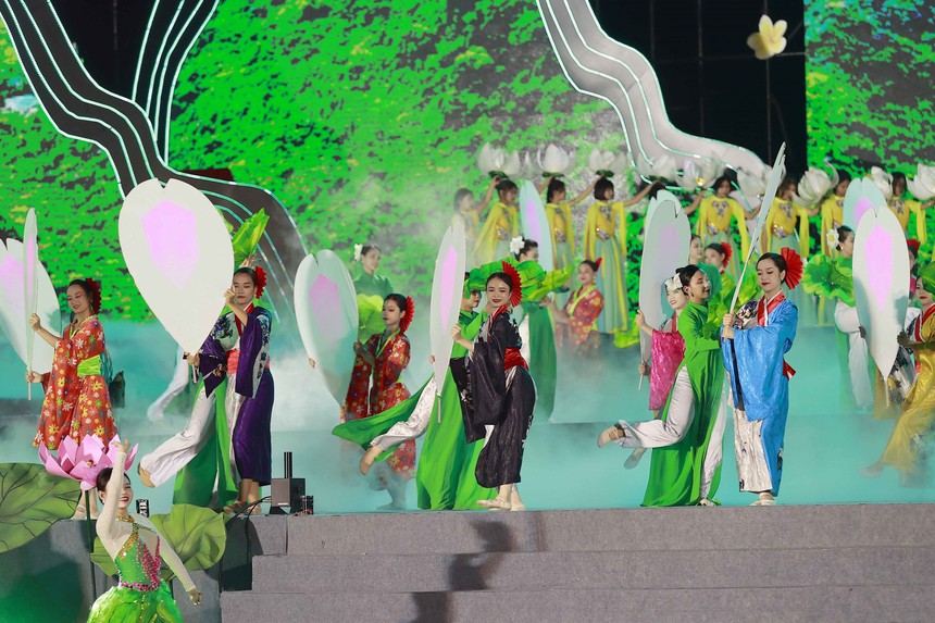 Chủ tịch Quốc hội Vương Đình Huệ trao quyết định công nhận hai bảo vật quốc gia cho tỉnh Hà Nam - Ảnh 5.