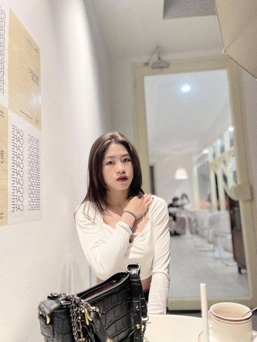 Hot như Thanh Nhã, lập siêu phẩm trên sân, cực quyến rũ ngoài đời - Ảnh 3.