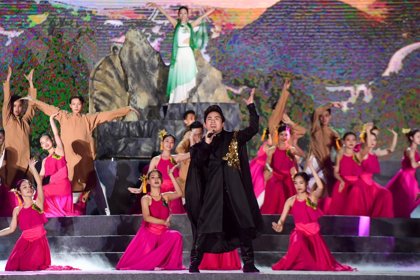 Chủ tịch Quốc hội Vương Đình Huệ trao quyết định công nhận hai bảo vật quốc gia cho tỉnh Hà Nam - Ảnh 10.