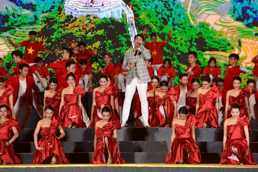 Chủ tịch Quốc hội Vương Đình Huệ trao quyết định công nhận hai bảo vật quốc gia cho tỉnh Hà Nam - Ảnh 11.