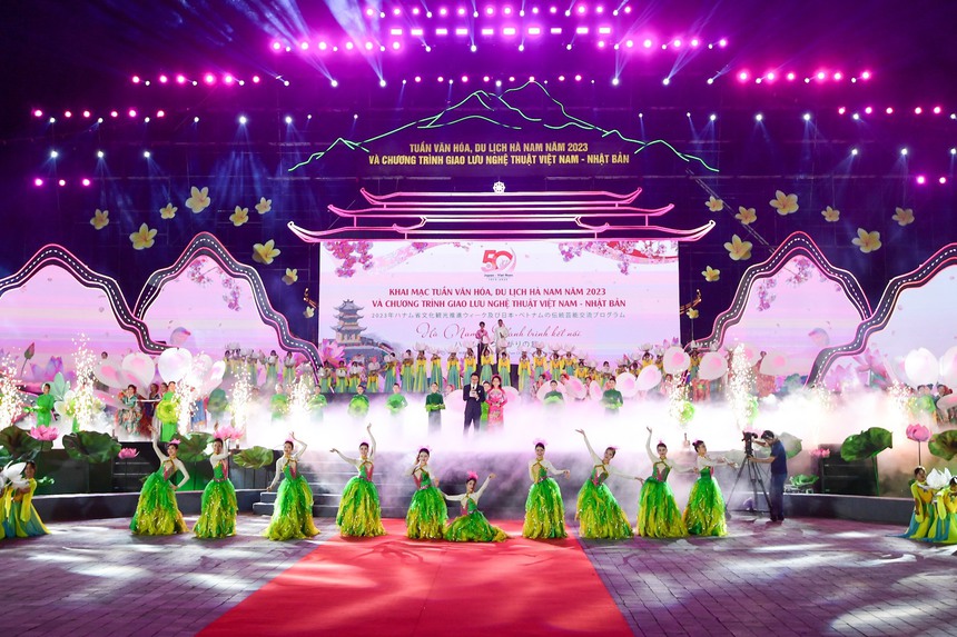 Chủ tịch Quốc hội Vương Đình Huệ trao quyết định công nhận hai bảo vật quốc gia cho tỉnh Hà Nam - Ảnh 12.