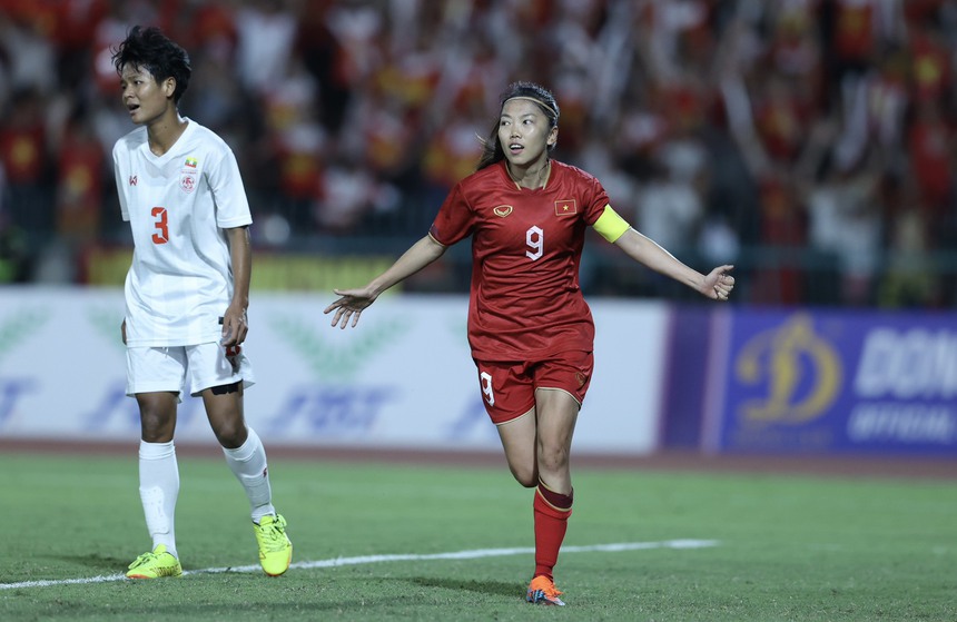 Huỳnh Như ghi bàn, Thanh Nhã lập siêu phẩm, ĐT nữ Việt Nam lập kỷ lục giành 4 HCV liên tiếp ở SEA Games - Ảnh 1. Huỳnh Như ghi bàn, Thanh Nhã lập siêu phẩm, ĐT nữ Việt Nam lập kỷ lục giành 4 HCV liên tiếp ở SEA Games - Ảnh 1.