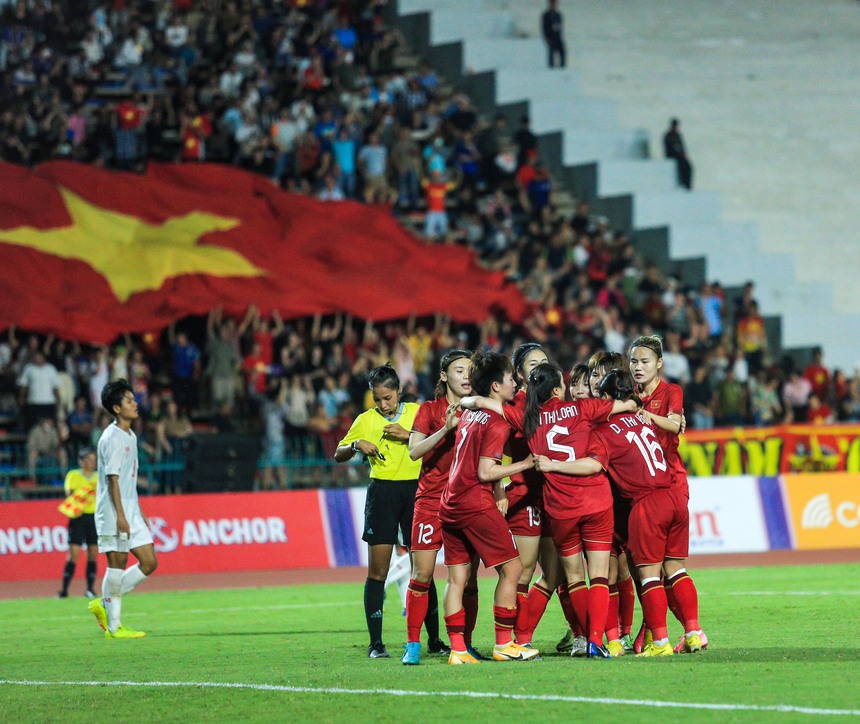 Hot girl Thanh Nhã ghi siêu phẩm 'sấm sét' khiến CĐV Việt Nam vỡ òa, tuyển nữ Việt Nam cầm chắc HCV SEA Games 32 - Ảnh 6.