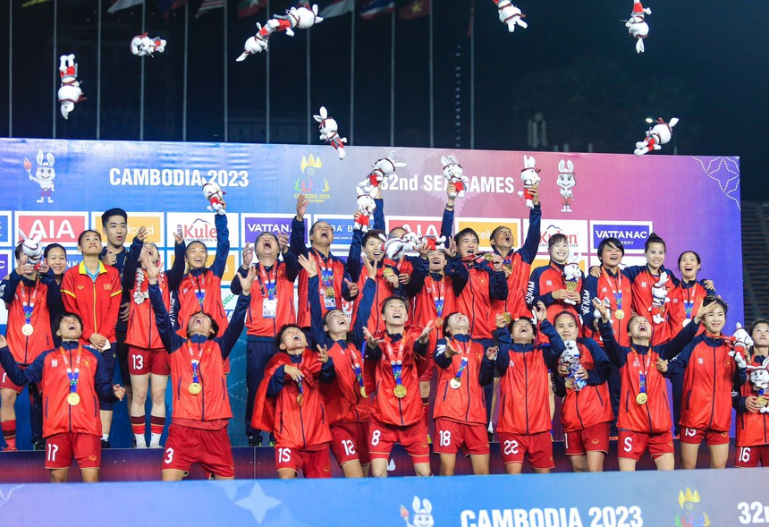 Hot girl Hoàng Thị Loan xúc động khi vô địch SEA Games: 'Đây có thể là lần cuối bác Chung dẫn dắt ĐT nữ Việt Nam' - Ảnh 4.