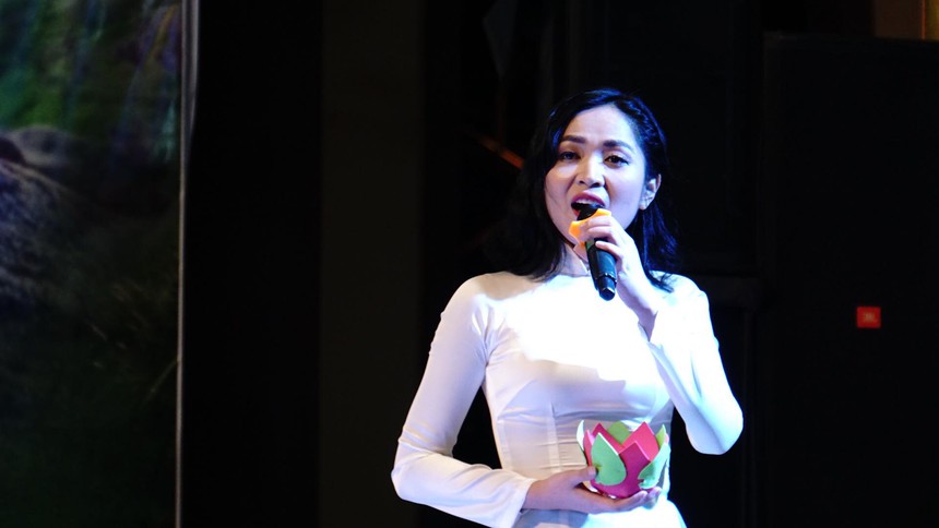 Ca sĩ Duyên Quỳnh tuổi 33: Xinh đẹp nhưng toàn bị "bồ đá", bị đồn được đại gia bao nuôi - Ảnh 1.