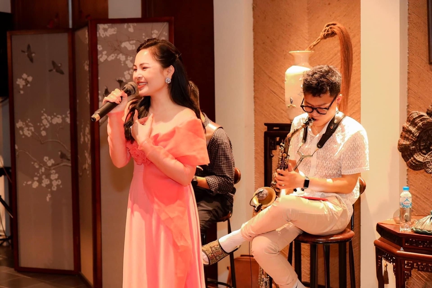 Cuộc sống mẹ đơn thân nuôi 2 con của ca sĩ Lâm Nguyệt Ánh: Có lúc yếu đuối, khóc một mình - Ảnh 2.