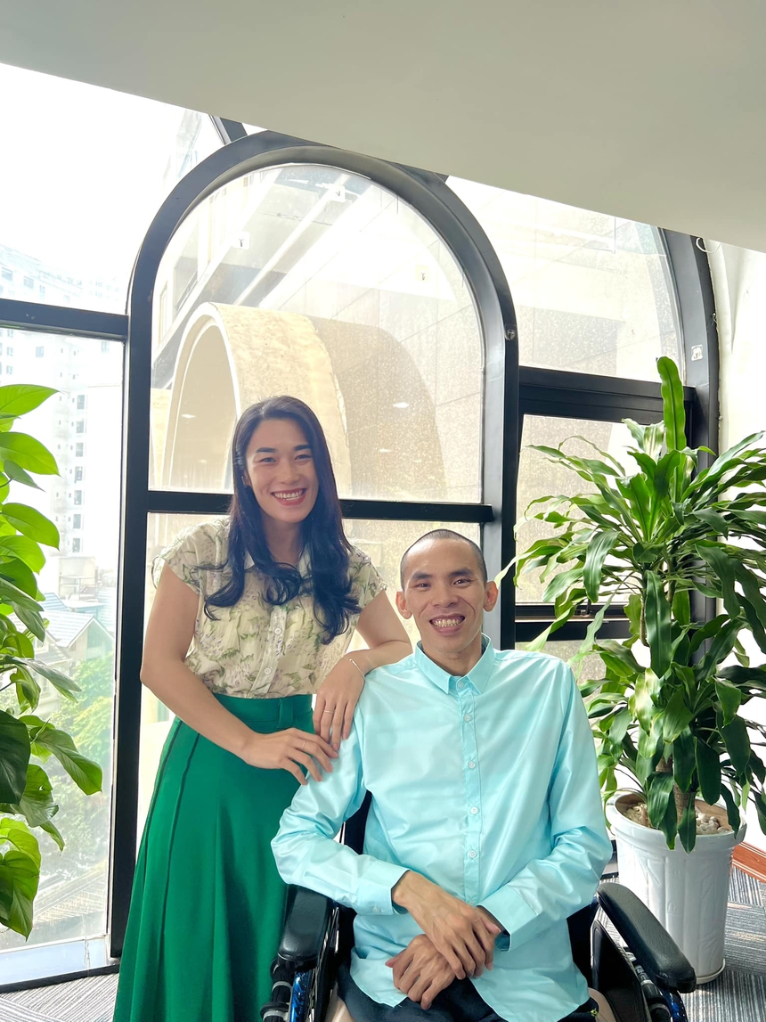 Người đẹp Bến Tre và chàng trai liệt tứ chi làm đám cưới cổ tích, kết trái ngọt tình yêu sau 5 năm bên nhau - Ảnh 5. Người đẹp Bến Tre và chàng trai liệt tứ chi làm đám cưới cổ tích, kết trái ngọt tình yêu sau 5 năm bên nhau - Ảnh 5.