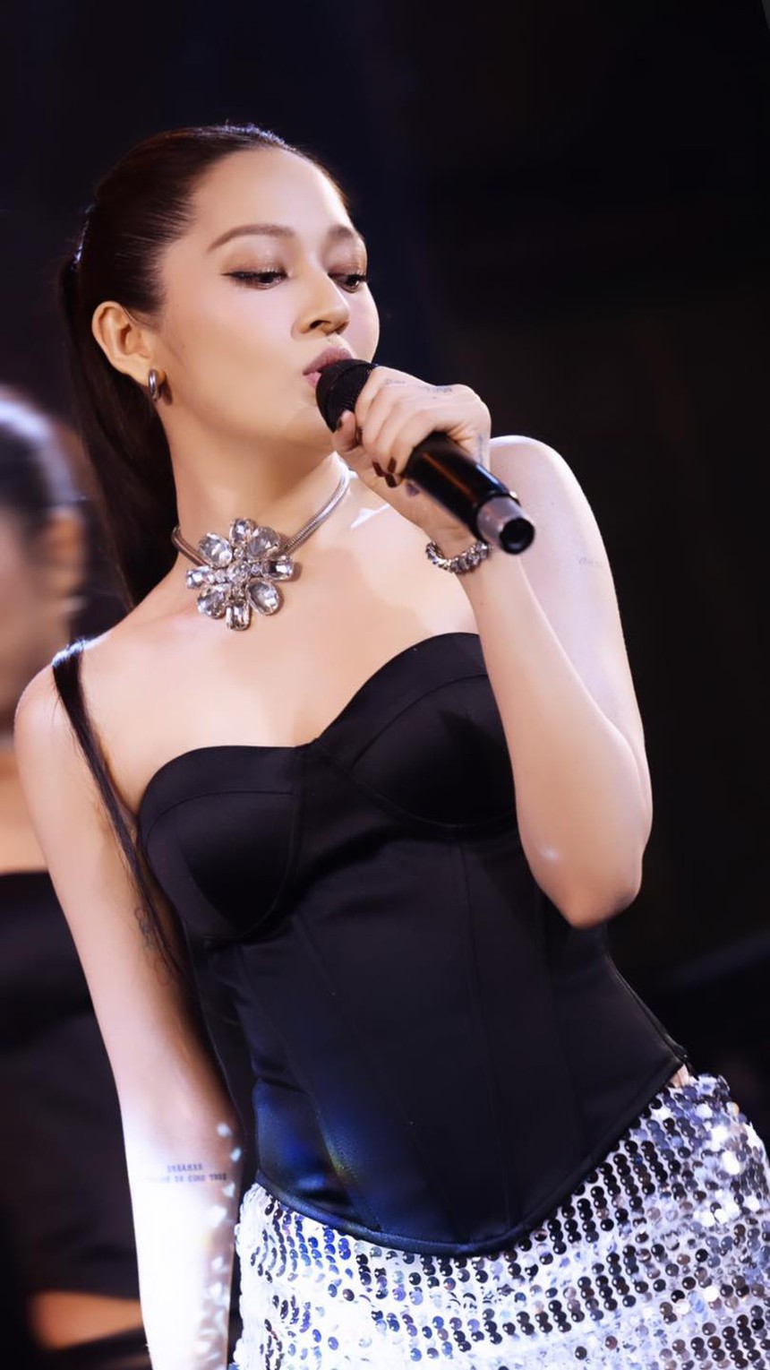 Bảo Anh đại chiến đọ viusal 'cam thường' với Văn Mai Hương khi dự tiệc cưới, sắc vóc ra sao giữa nghi vấn sinh con?  - Ảnh 7.