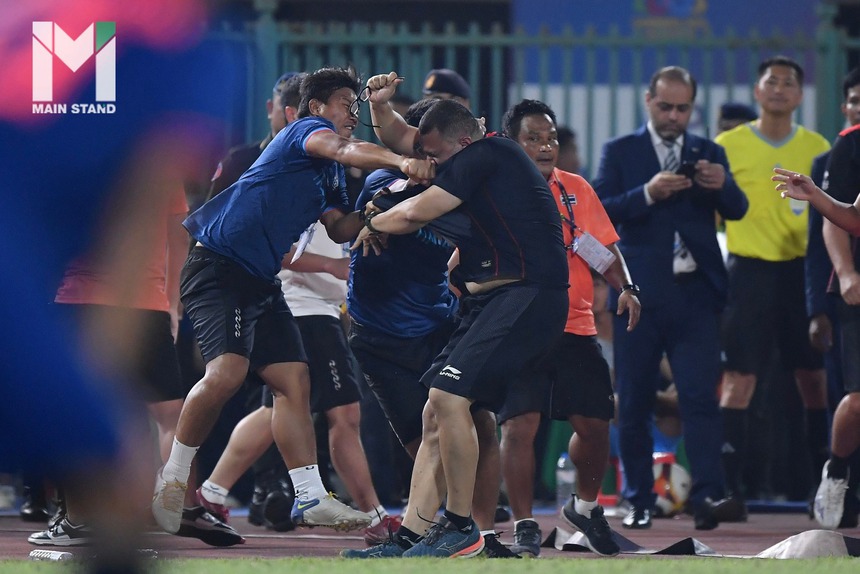 Fan Thái Lan yêu cầu cả đội U22 phải xin lỗi vì đánh nhau, làm xấu hình ảnh bóng đá nước nhà ở chung kết SEA Games 32 - Ảnh 3. Fan Thái Lan yêu cầu cả đội U22 phải xin lỗi vì đánh nhau, làm xấu hình ảnh bóng đá nước nhà ở chung kết SEA Games 32 - Ảnh 3.