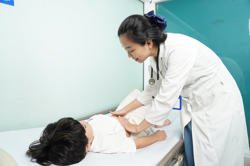 2 tuần chán ăn, đi khám phát hiện gan tổn thương thủ phạm là 'nụ hôn' - Ảnh 1.