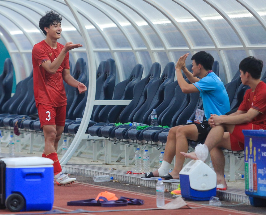 U22 Việt Nam nhận 'bão' chấn thương sau tấm huy chương đồng SEA Games 32 - Ảnh 5. U22 Việt Nam nhận 'bão' chấn thương sau tấm huy chương đồng SEA Games 32 - Ảnh 5.