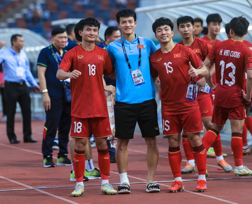 U22 Việt Nam nhận 'bão' chấn thương sau tấm huy chương đồng SEA Games 32 - Ảnh 7. U22 Việt Nam nhận 'bão' chấn thương sau tấm huy chương đồng SEA Games 32 - Ảnh 7.