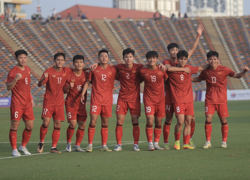 HLV Troussier ứng biến tài tình, người hùng bất ngờ xuất hiện, U22 Việt Nam chơi trận hay nhất giải để giành HCĐ SEA Games - Ảnh 9. HLV Troussier ứng biến tài tình, người hùng bất ngờ xuất hiện, U22 Việt Nam chơi trận hay nhất giải để giành HCĐ SEA Games - Ảnh 9.