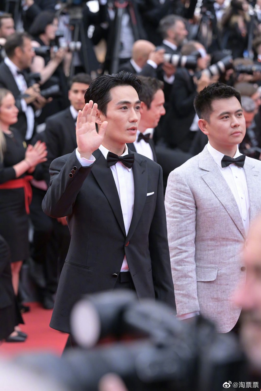 Thảm đỏ khai mạc LHP Cannes 2023: Phạm Băng Băng cùng Quan Hiểu Đồng tỏa sáng giữa dàn sao, đánh bại ống kính truyền thông quốc tế - Ảnh 14. Thảm đỏ khai mạc LHP Cannes 2023: Phạm Băng Băng cùng Quan Hiểu Đồng tỏa sáng giữa dàn sao, đánh bại ống kính truyền thông quốc tế - Ảnh 14.