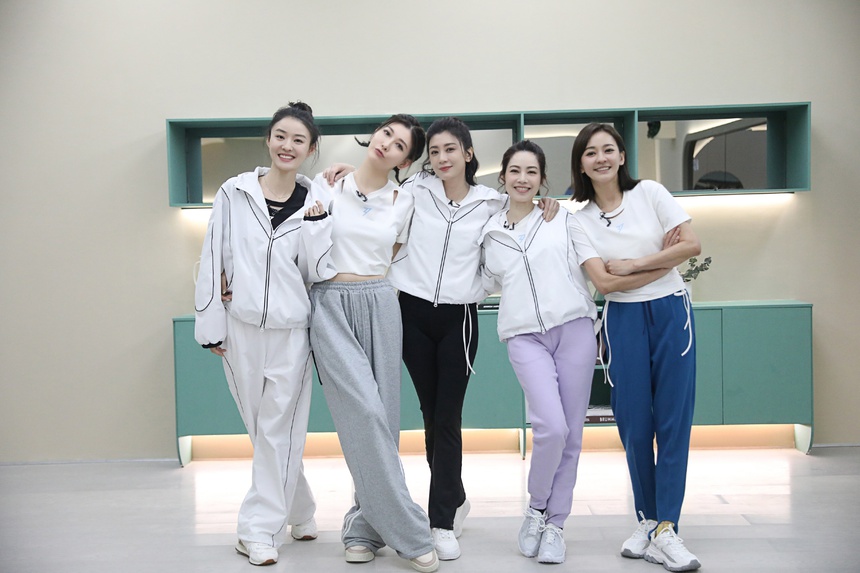 Rộ tin mỹ nhân U50 bị bắt nạt sau màn thể hiện đáng thất vọng tại 'Đạp gió 2023' - Ảnh 9.