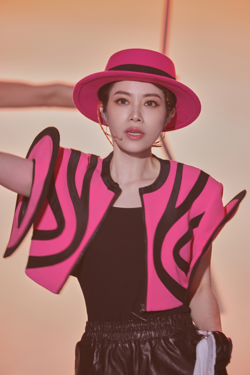 Rộ tin mỹ nhân U50 bị bắt nạt sau màn thể hiện đáng thất vọng tại 'Đạp gió 2023' - Ảnh 3.