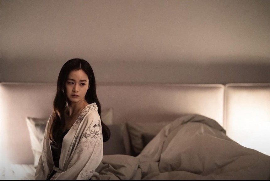 Hé lộ những hình ảnh rùng rợn của Kim Tae Hee trong phim mới - Ảnh 3.