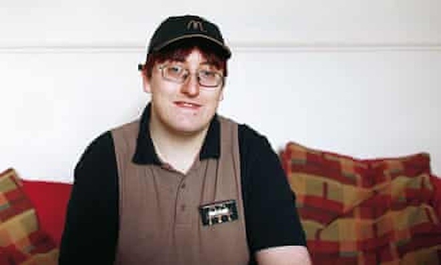 Thần đồng gây thất vọng nhất: 2 tuổi biết đọc, được tuyển thẳng vào Đại học năm 11 tuổi nhưng sau đó bỏ học làm nhân viên bán gà rán  - Ảnh 3.