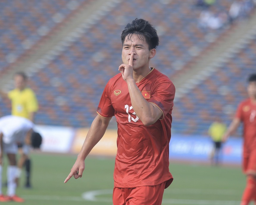 HLV Troussier ứng biến tài tình, người hùng bất ngờ xuất hiện, U22 Việt Nam chơi trận hay nhất giải để giành HCĐ SEA Games - Ảnh 6. HLV Troussier ứng biến tài tình, người hùng bất ngờ xuất hiện, U22 Việt Nam chơi trận hay nhất giải để giành HCĐ SEA Games - Ảnh 6.