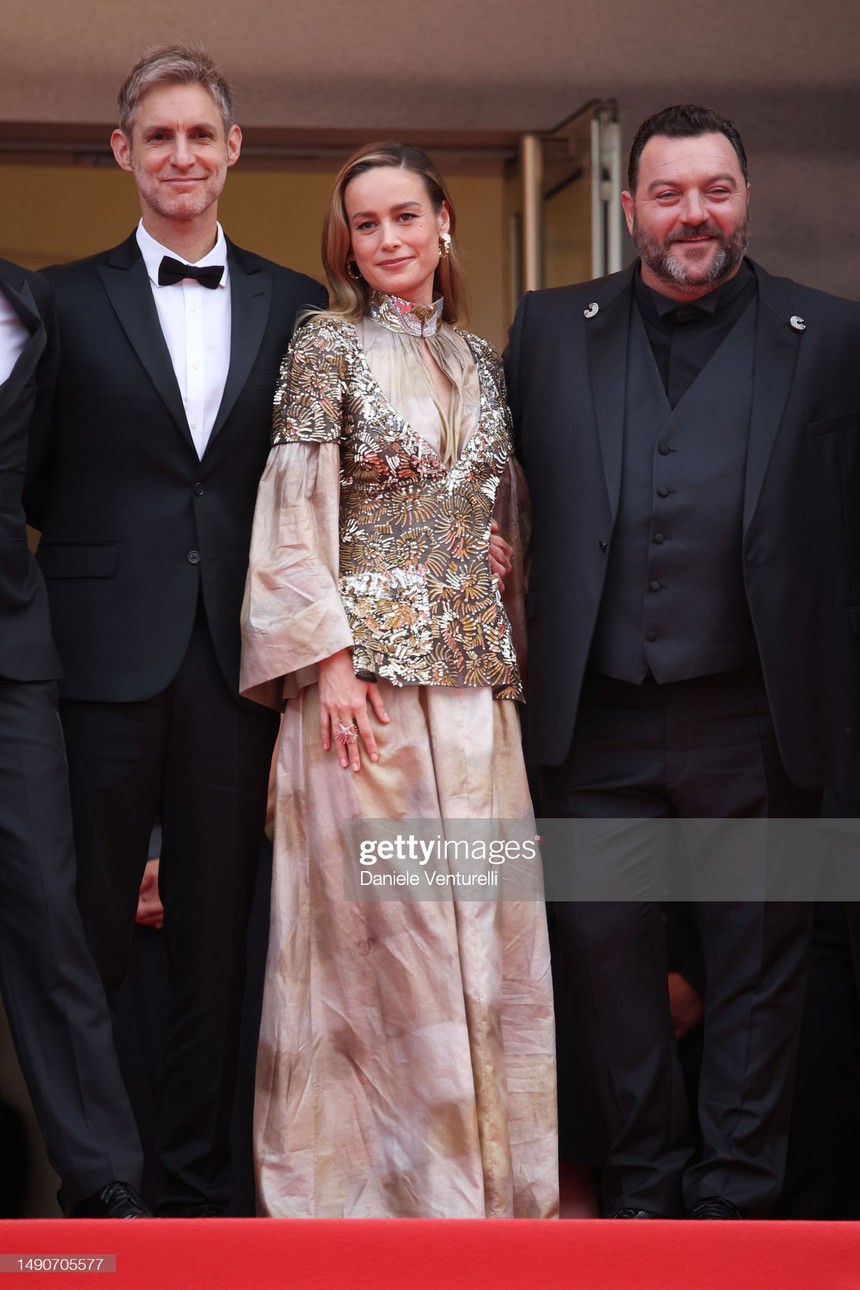 Siêu thảm đỏ LHP Cannes 2023: Phạm Băng Băng quyền lực đọ sắc cực gắt với "công chúa" Elle Fanning, Johnny Depp tái xuất ấn tượng hậu vụ ly hôn lùm xùm - Ảnh 26.