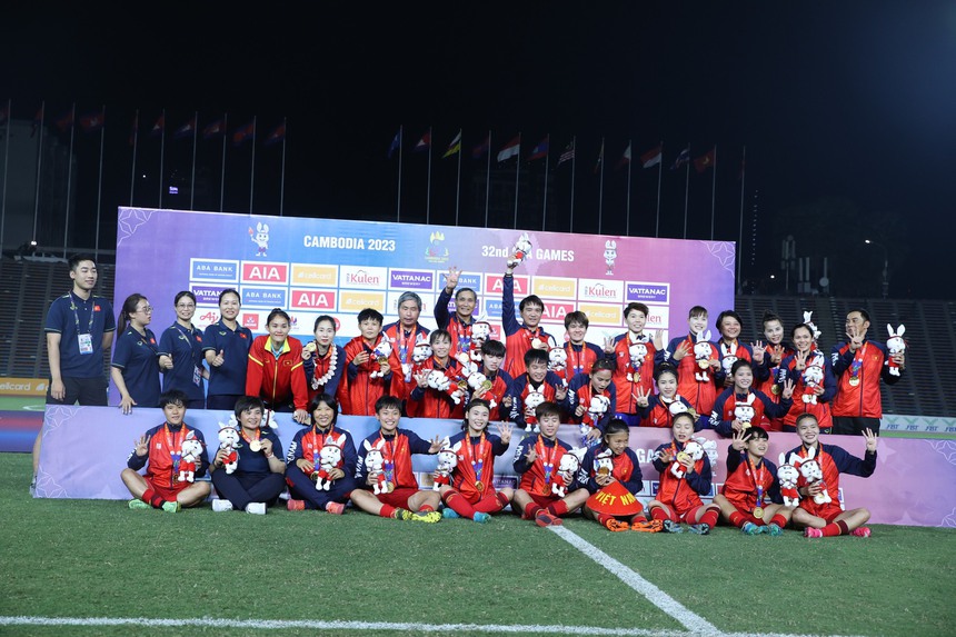 Tuyển nữ Việt Nam vô địch SEA Games 32. Ảnh: Hoàng Linh