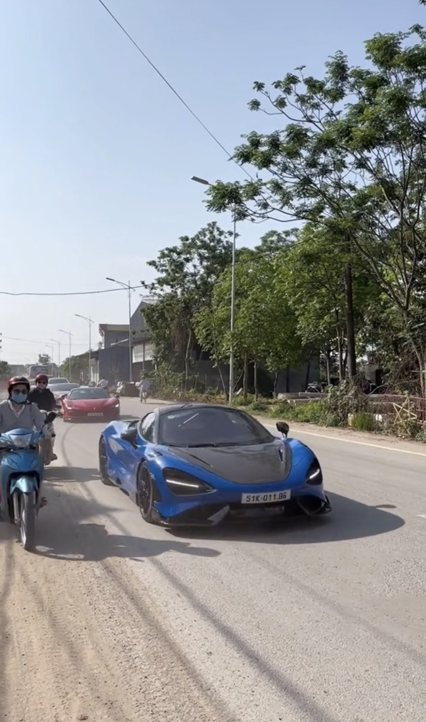 Tiktoker dùng dàn siêu xe trăm tỷ để làm xe cưới: - Ảnh 3.