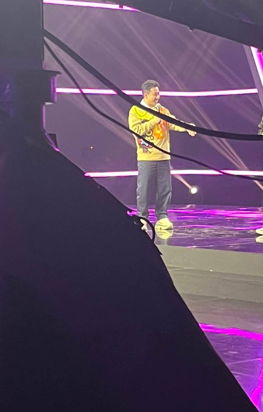 Lộ clip Trấn Thành ở trường quay Người ấy là ai, tiếp tục 'cầm trịch' show hot sau Rap Việt - Ảnh 4.