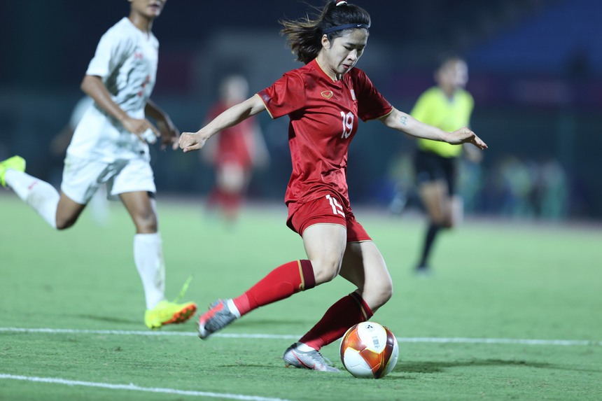 Câu chuyện của Thanh Nhã: Từ bóng đá phong trào, tới siêu phẩm ở SEA Games 32 - Ảnh 9.